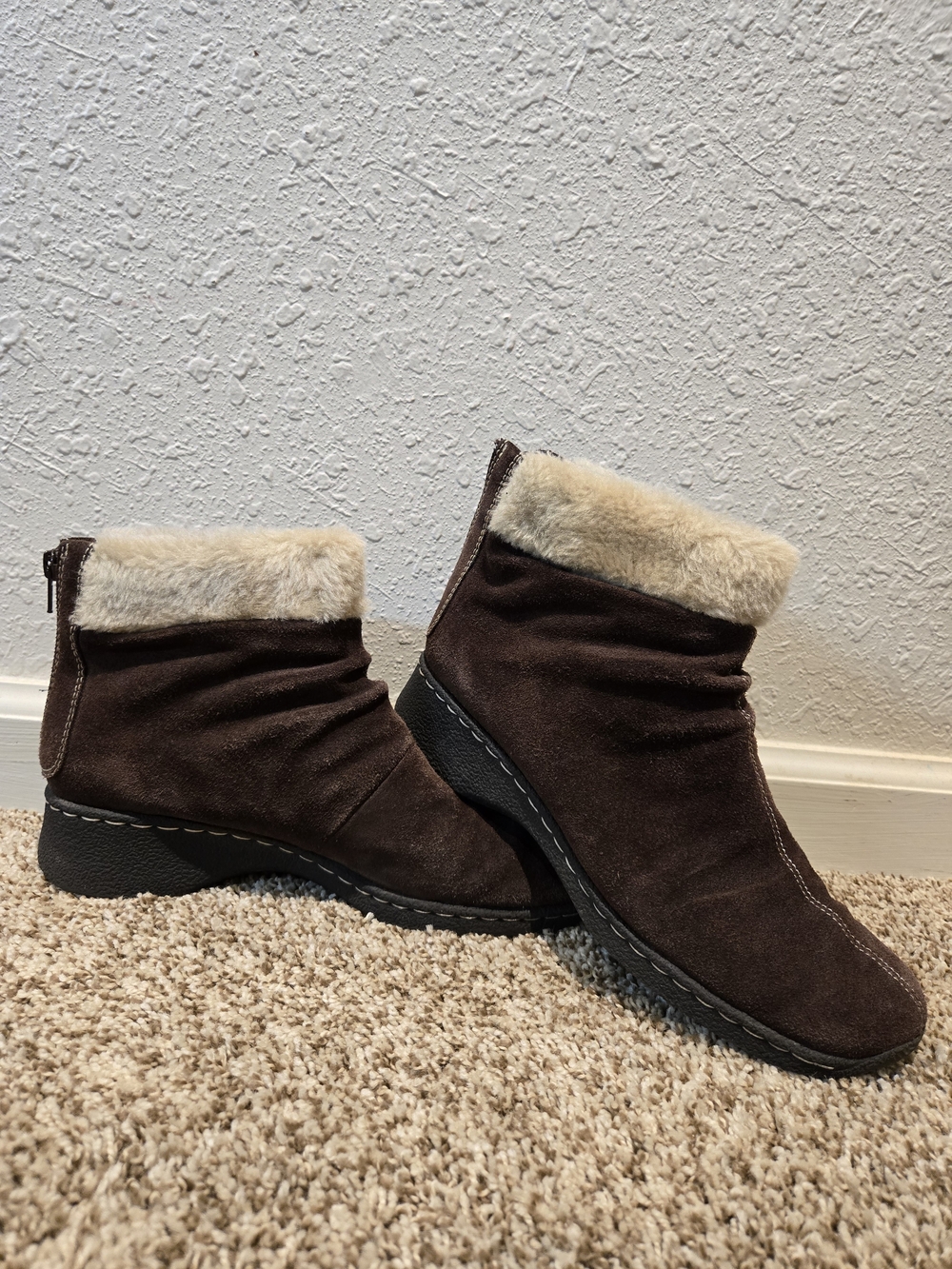 BareTraps Brown Suede Ankle Booties with Cream Faux Fur Cuff Sz 8.5